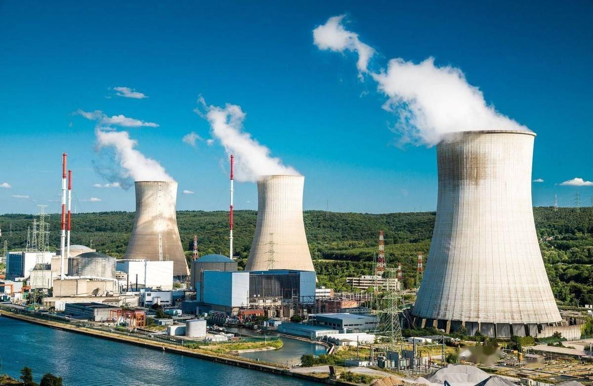 Why do power plants need oil filtration systems?
